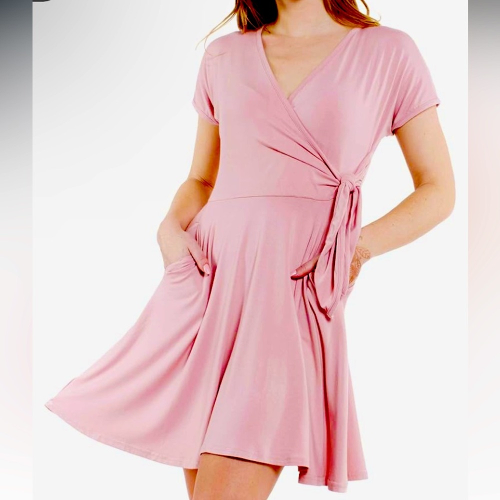 Stretchy pink cap-sleeve swing dress with pockets! by Daisy del Sol
